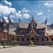 Sejarah Minangkabau: Dari Legenda Adu Kerbau Hingga Lahirnya Peradaban Adat dan Islam