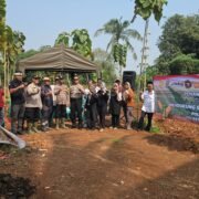 Wujudkan Asta Cinta Presiden, Kapolsek Plered Bersama Muspika Tanam Jagung