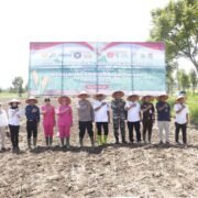 Kapolres Langkat laksanakan Penanaman Jagung Kuartal IV di lahan Pertanian Binaan Polres Langkat