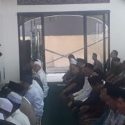 Polres Pasuruan Ajak Jamaah Jaga Ukhuwah Lewat Cooling System Safari Jumat