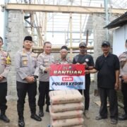 Polres Kediri Beri Bantuan Material untuk Pembangunan Masjid Al-Huda Kepung