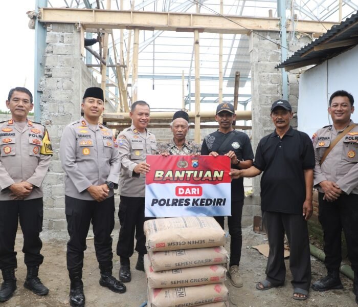 Polres Kediri Beri Bantuan Material untuk Pembangunan Masjid Al-Huda Kepung