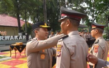 Tiga Personel Polres Purwakarta Diberikan Kenaikan Pangkat Jelang Pensiun