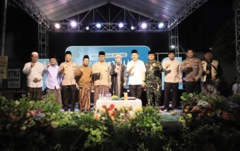 Kapolres Kediri Kota Hadiri Pengajian Akbar “Sinau Syukur” Bersama KH. Agus Anang Darunnajah di Masjid Al Khalid