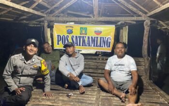 Mencegah Gangguan Kamtibmas, Bhabinkamtibmas Polsek Salapian Sambangi Pos Satkamling