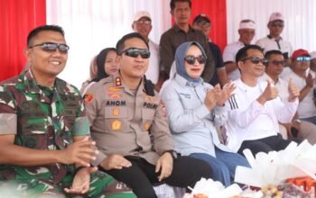 Sinergitas dan Semangat Kebersamaan: Kapolres Purwakarta Hadiri Parade Drum Band Gebyar Merah Putih 2025