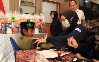 Polres Malang Gelar Khitan Massal Gratis, Puluhan Anak Dapat Bingkisan dan Sembako