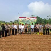 Polres Purwakarta Dukung Program Ketahanan Pangan Dengan Penanaman Jagung
