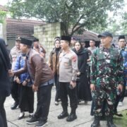 Kapolres Purwakarta Sampaikan Belasungkawa ke Rumah Duka Bupati Purwakarta