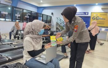 “Satlantas Polres Kediri Berbagi Informasi tentang SIM melalui ‘Polisi Menyapa'”