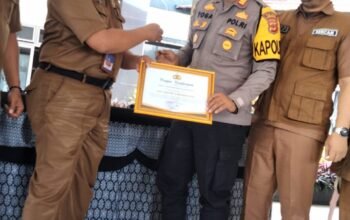 Polsek Darangdan Beri Penghargaan Ke Sekolah Yang Berhasil Mencegah Kenakalan Remaja