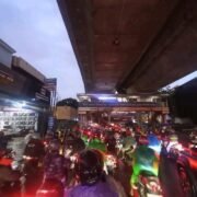 Banjir Rendam Kemang, Pengendara Terjebak Macet Hingga Berjam-jam di Jakarta Selatan