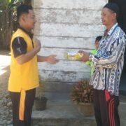Jumat Baroqah, Polsek Bohorok Bagikan Nasi Kotak Untuk Warga Sekitar
