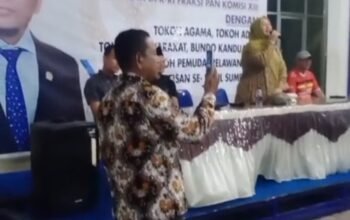 Temu Ramah H. Arisal Azis Dengan Tokoh Agama dan Adat di Kampung Dalam