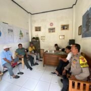 Sinergitas TNI‑Polri di Purwakarta: Bhabinkamtibmas dan Babinsa Monitoring Program Pemerintah di Desa Karyamekar