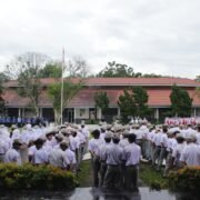 Kabag Ren Polres Langkat Bertindak Sebagai Inspektur Upacara Bendera Peringati Hari Pahlawan di SMK Negri 1 Stabat