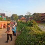 Polsek Plered Ngosrek Bareng Warga, Dukung Progam Pemerintah