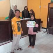 Kepala Desa Sukatani Ujang Suriyana, SE. , Menyalurkan BLT DD Sebesar 1.200.000 (Satu Juta Dua Ratus Ribu Rupiah) Selama 4 Bulan