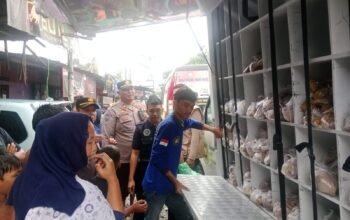 Sat Binmas Polres Langkat Salurkan Bantuan Sosial Untuk Warga Terdampak Banjir di Lima Lokasi Pengungsian