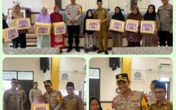 Peringati Hari Ibu, Kapolres Tanah Datar Bersama PJU Silaturahmi dan Berikan Bansos