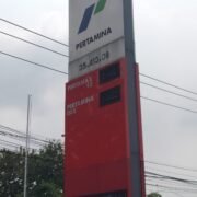 **SPBU 35.413.08 Teluk Jambe Diduga Biarkan Pengepul Borong Pertalite