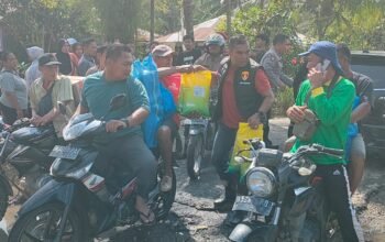 Polsek Hinai Salurkan 50 Paket Bansos Untuk Warga Terdampak Banjir di Desa Muka Paya