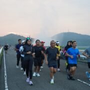 “Di Tengah Padatnya Persiapan Nataru, Kapolda Jabar Gelar Lari Pagi Bareng Personel di Purwakarta”