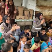 Srikandi Polwan Polres Langkat Gelar Trauma Healing Untuk Anak-Anak Korban Banjir