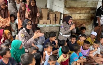 Srikandi Polwan Polres Langkat Gelar Trauma Healing Untuk Anak-Anak Korban Banjir