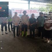 Polres Langkat Salurkan Bantuan Logistik kepada Jemaat Gereja Terdampak Banjir di Besitang