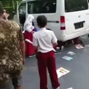 Mobil MBG Tembus Pagar SDN 01 Kalibaru Tabrak Siswa dan Guru, 20 Orang Terluka
