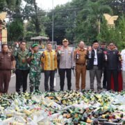 Wujud Nyata Komitmen Jaga Kamtibmas, Polres Subang Musnahkan 16.000 Botol Miras dan 520 Knalpot Tidak Standar