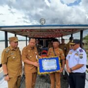 Bupati Muaro Jambi, Bambang Bayu Suseno Serahkan Dua Unit Kapal Motor Untuk Masyarakat