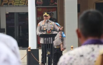 Kapolres Subang Berikan Penghargaan kepada Personel dan Masyarakat Berprestasi