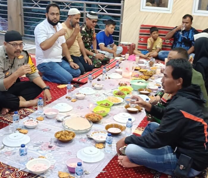 Danramil 0607-07/Warudoyong Gelar Silaturahmi dan Buka Bersama Tokoh Masyarakat Sukakarya