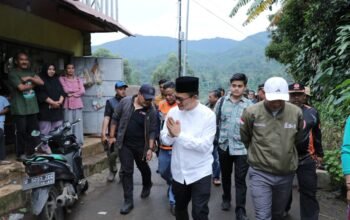Dua Balita Tewas Akibat Longsor, Kang DS Langsung Terjun Ke Lokasi Bencana