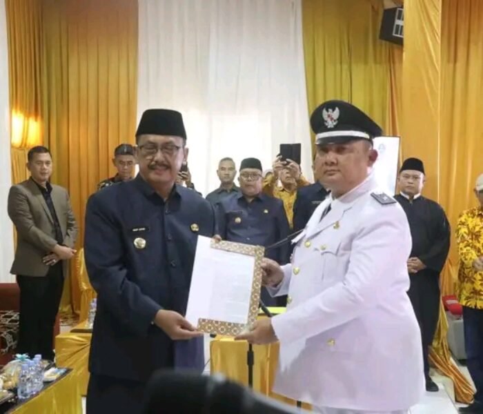 Hilman Nulhakim Resmi Dilantik Sebagai Kepala Desa Pawenang Oleh Bupati Sukabumi Drs. H. Asep Japar, M.M.