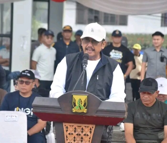 Bupati Sukabumi Pimpin Aksi Bersih Pantai Gadobangkong, Tegaskan Komitmen Pemeliharaan Fasilitas Publik