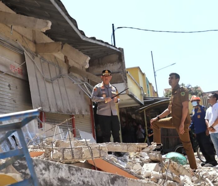 Kios Pasar Soreang Ambruk, Wabup Ali Syakieb Sampaikan Duka dan Percepat Pemeriksaan