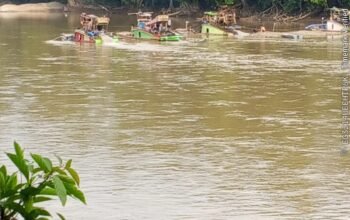 Marak Pekerja Peti Gunakan Ponton Beroperasi di Desa Penjawaan Kecamatan Sandai