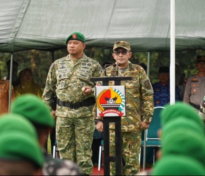 Tembus Hujan Deras, Bupati Eka Putra Sambut Kedatangan Yonif TP 951/Pandeka Marapi
