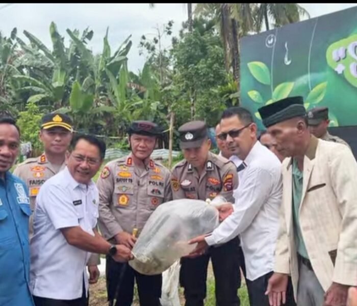 Lebih dari Sekadar Silaturahmi, Kapolda Sumbar Perkuat Ketahanan Pangan Warga Huntara Padang Pariaman