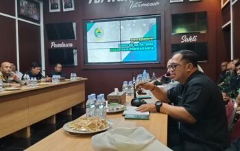 Sinergi TNI & POLRI Bangun Desa Sukajadi Lewat TMMD Ke-128