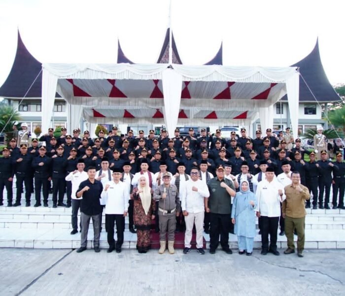 Tampil Gagah di Parade Senja, Bupati dan Wabup Tanah Datar Kagum Lihat Perubahan Wali Nagari Pasca-Retreat