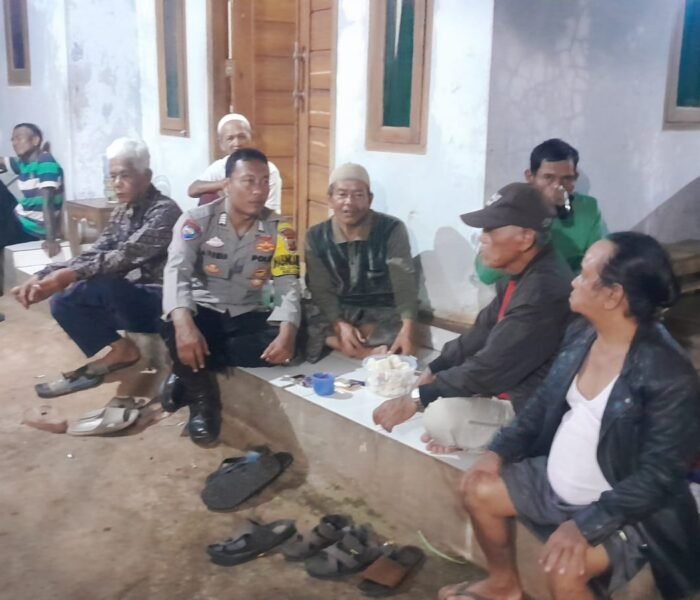 Bhabinkamtibmas Turun ke Warga, Ajak “Sauyunan Jaga Lembur” Wujudkan Kamtibmas Kondusif di Cipancur