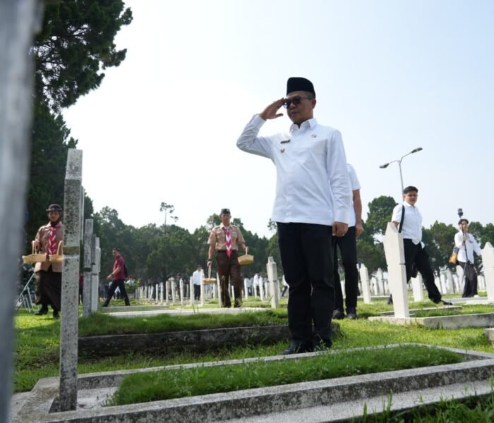 KDS Pimpin Ziarah ke Makam Para Mantan Bupati Bandung, Doakan Jasa Pendahulu di Hari Jadi Ke-385