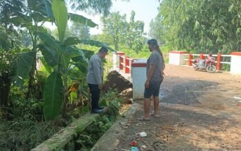 Gerak Cepat Tanggap Bencana, Polsek Bungursari Amankan Lokasi Longsor dan Imbau Warga Tetap Waspada