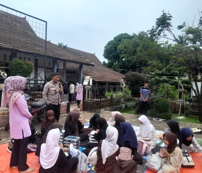 Polsek Plered Sampaikan Bahaya Narkoba dan Kenakalan Remaja Ke Pelajar
