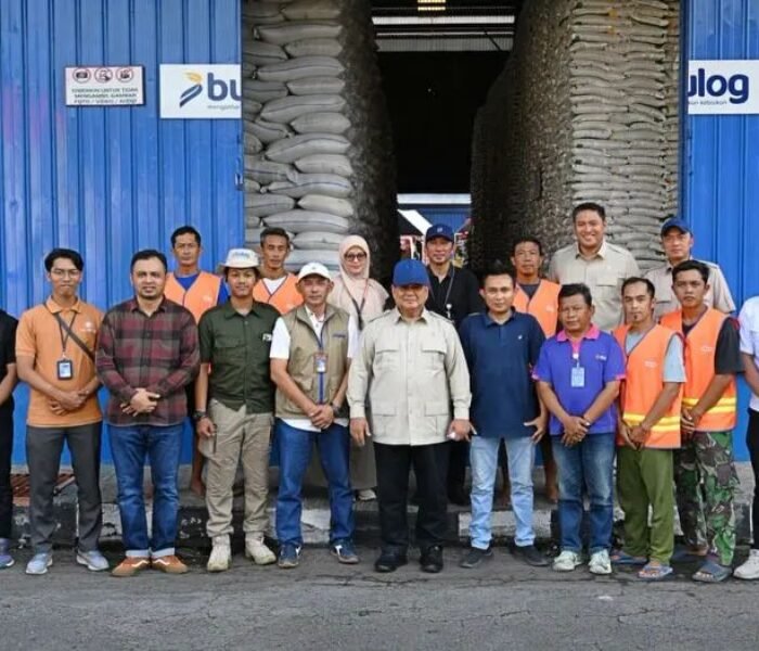 Presiden Prabowo Sidak Gudang Bulog Magelang, Pastikan Stok Beras Nasional Aman dan Distribusi Tepat Sasaran