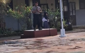 Wujudkan Polri Yang Humanis, Personel Polsek Plered Jadi Pembina Upacara di Sekolah-sekolah